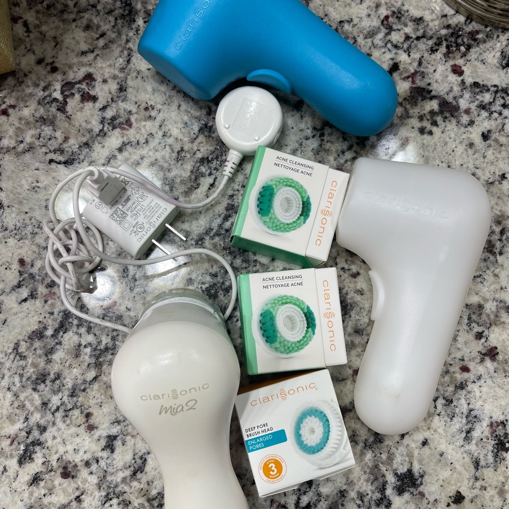 Clarisonic Facial Cleansing Set with 3 unused heads
